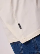 Remera negra de hombre marca Rusty, corte regular fit, con estampado en la espalda con el logo de la marca y el año de fundación. Confeccionada en algodón lavado.