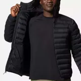 Campera negra con capucha, de plumas de 650 cuins y capa exterior Pertex® Quantum resistente a la intemperie.