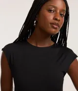 Body negro de microfibra con cuello redondo y sin mangas.