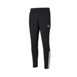 Pantalón deportivo negro de hombre, marca Puma, modelo Liga. Tiene el logo de la marca en blanco en la pierna izquierda y una franja blanca en la parte inferior de la pierna derecha.