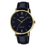 Reloj Casio con correa de cuero negro, esfera negra de 40mm y caja dorada.