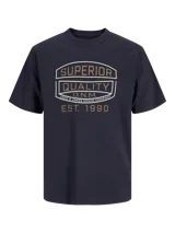 Camiseta azul marino de manga corta y cuello redondo con estampado frontal en color dorado que dice 'Superior Quality D.N.M. Jack & Jones Denim Company Est. 1990'.