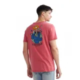 Remera de hombre color rojo con cuello redondo y estampado en el pecho de un planeta con una flor y texto.