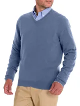 Sweater azul de cashmere con cuello en V y borde en contraste.
