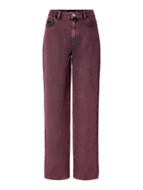 Pantalón de jean color borgoña con tiro alto, corte recto y acabado acid wash.