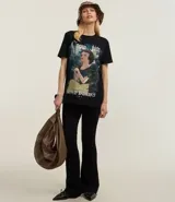 Remera negra de algodón con estampa de Blanca Nieves, cuello redondo y mangas cortas.