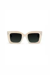 Lentes de sol Tiwi Mali con montura color beige brillante y lentes verdes degradadas.