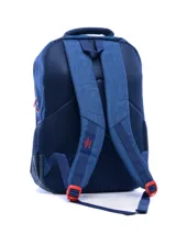Mochila de color azul oscuro con textura jaspeada, detalles en azul más oscuro y cierres en color rojo. Presenta el logo de Umbro bordado en la parte superior y estampado en la parte inferior.