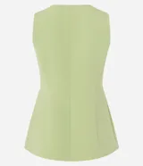 Chaleco sastrero color verde lima, con escote cuadrado y detalle de corazón en el busto, abotonado al frente con botones dorados. Presenta pinzas delanteras y bolsillos falsos.