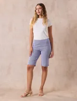 Bermuda estampada con flores, marca Zac & Rachel. Pretina ancha elastizada.