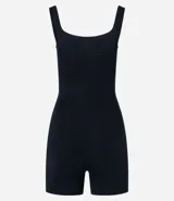 Enterito deportivo marrón de poliamida, con escote redondo y breteles anchos.