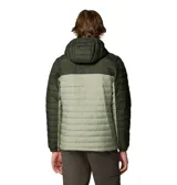 Campera Columbia con capucha, color verde oliva en la parte superior y gris claro en la parte inferior. Cuenta con cierre frontal, bolsillos laterales con cierre y logo de la marca en el pecho.