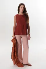 Pantalón de jean blanco de lino strech, corte recto y tiro alto.