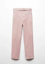 Pantalón de algodón color rosa, de corte recto, con trabillas, bolsillos laterales y traseros, cierre de cremallera y botón, tiro medio, cinturón desmontable y costuras decorativas.