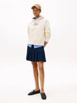 Buzo con capucha color crema de Tommy Hilfiger, con logo bordado en el pecho, cordón ajustable, puños y bajo de punto canalé.
