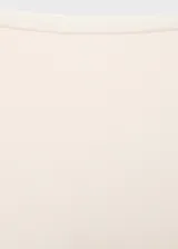 Top bandeau blanco de punto fino con corte peplum. Diseño sin breteles, ideal para fiestas y ceremonias.