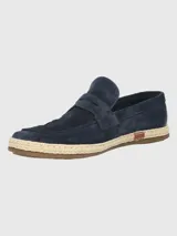 Mocasín gris de descarne con suela de goma y detalle de yute trenzado.