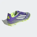 Championes de fútbol Adidas F50 Club, color violeta con detalles en blanco y amarillo flúor.
