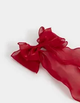 Hebilla francesa con moño plisado de organza y cinta larga color rojo.