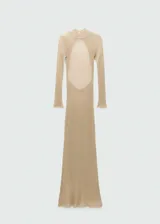 Vestido largo de punto de canalé color dorado, con espalda descubierta y cuello perkins.