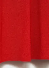 Vestido corto rojo de punto fino con escote de pico y detalle de lazo.