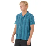 Camisa de manga corta azul con estampado de rayas verticales y motivos geométricos.