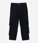 Pantalón cargo recto color negro, de sarga de algodón, con bolsillos laterales con hebillas y trabillas en la cintura.
