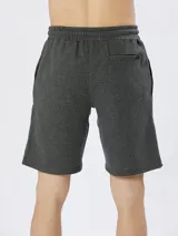 Bermuda gris claro de felpa con cintura elástica ajustable con cordón.