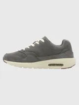 Zapatillas Hush Puppies Brandhall color beige de cuero descarne, con suela de goma EVA con tecnología Air.