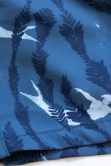 Short de baño azul con estampado de sirenas y algas, cintura elástica con cordón ajustable, bolsillos laterales y trasero con cierre, suspensor de malla fina hipoalergénica.