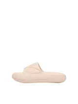 Sandalias tipo chinelas color beige con textura acolchada y logo de la marca Only en la plantilla.