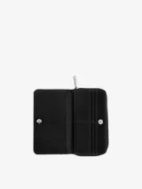 Billetera de poliéster color beige con bordado artesanal en tonos marrones, cierre con cremallera y logo Farm Rio bordado en negro.