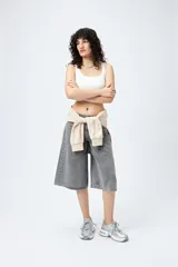 Top color marrón de tejido ribb sin costuras con escote cuadrado.