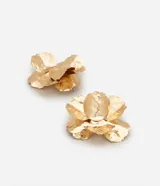 Maxi aros dorados con forma de flor orquídea y efecto martillado. Cierre con tornillo.