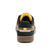Zapatillas Caterpillar Pause Retro Leather de cuero color verde oliva, con detalles en beige y azul marino.