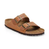 Sandalias Birkenstock Arizona de cuero color coñac, con dos correas ajustables con hebillas metálicas color bronce.