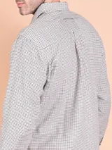 Campera cuadrillé con forro de sherpa.