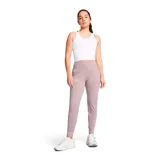 Pantalón de jogging Under Armour color lila, de corte ajustado, con cintura alta elástica, bolsillos laterales y logo de la marca en la cadera.