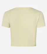 Remera deportiva cropped color amarillo claro, confeccionada en microfibra suave, con escote cuadrado y mangas cortas.