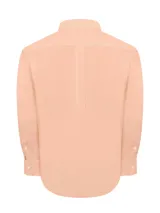 Camisa de manga larga color salmón, confeccionada en popelina de algodón orgánico con tecnología Fresh Technology. Tiene cuello camisero, calce Modern Fit y logo bordado en el pecho.