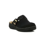 Zuecos negros con plataforma, tira con hebilla dorada y perforaciones en la parte delantera.