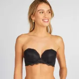 Sujetador negro de encaje con aros y push up, con tirantes finos regulables.