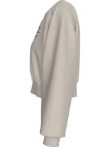 Buzo color beige de corte boxy, con cuello redondo, puños y ruedo acanalados. Presenta el logo de Calvin Klein Jeans bordado en el pecho.