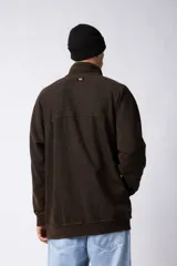 Buzo negro de frisa 100% algodón con medio cierre y bordado al tono. Tiene un lavado snow que le da un look gastado.