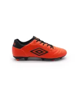 Championes de fútbol Umbro Touch FG, color blanco con detalles en naranja.