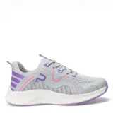 Championes de mujer color blanco con detalles en aqua, cerrados con cordones y diseño deportivo.