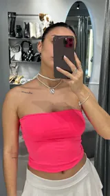 Top bandeau fucsia de lycra.