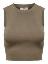 Musculosa marrón de tejido de punto acanalado, corte crop y cuello redondo.