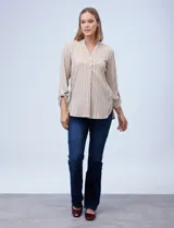Blusa texturada de manga larga con escote en V y tajo lateral de la marca Ruby Rd.