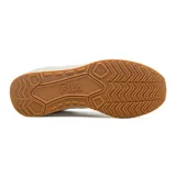 Championes Fila Classic Runner SL, color blanco con detalles en rosa claro y suela color caramelo.